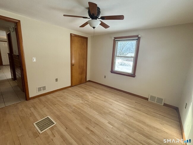 Building Photo - 148 Edgewood Dr