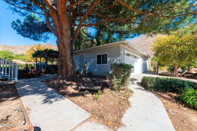 Building Photo - 1057 E La Loma Ave
