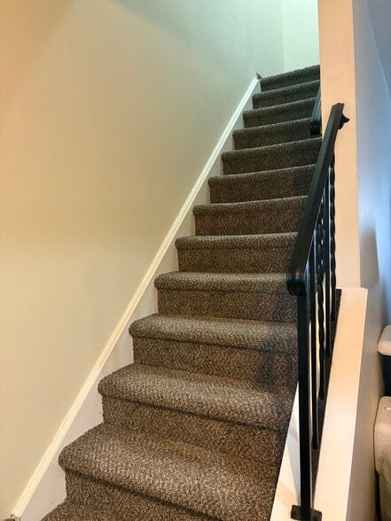 Building Photo - 8 Nassau Ct