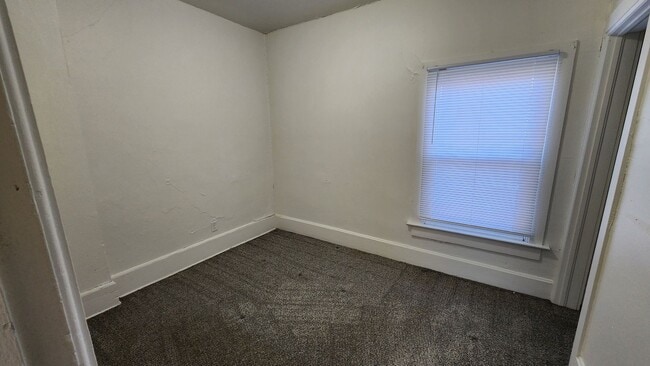 Building Photo - 708 Caledonia St