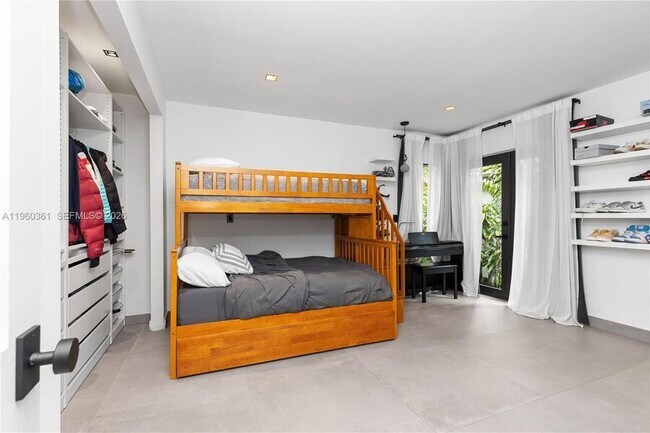 Building Photo - 63 SW 31st Rd