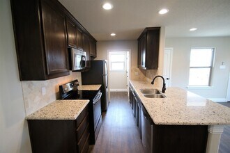 Building Photo - 134-136 Crossbow Ct