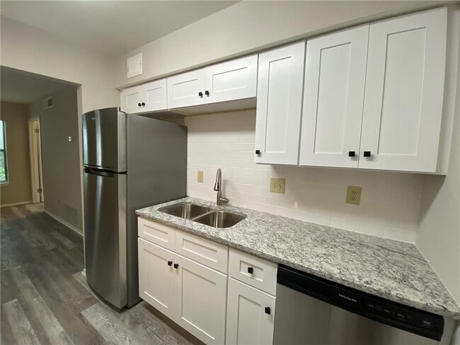 Building Photo - 1309 Old Hammond Chase