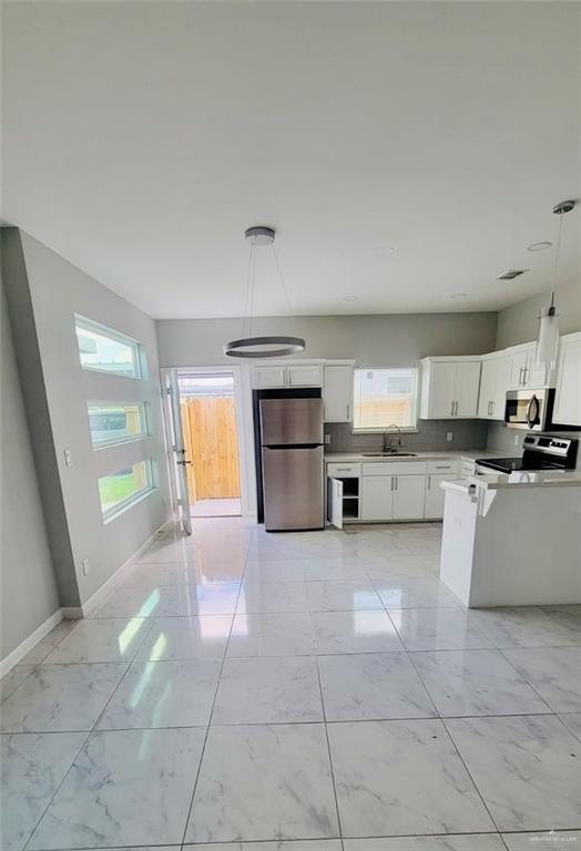 Building Photo - 11 S Mia Ln