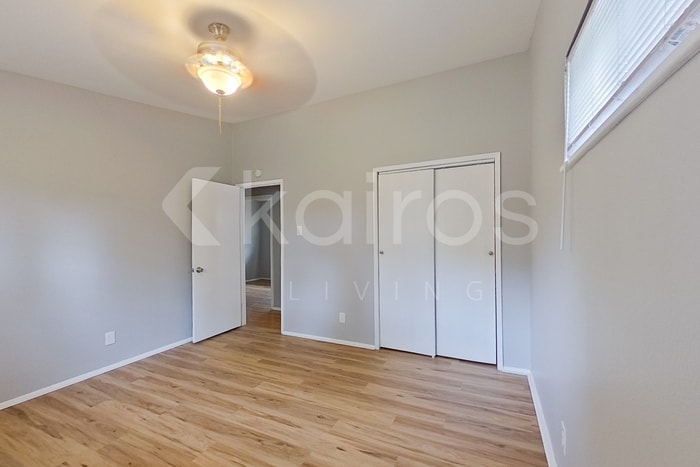 Building Photo - 425 St Edward Ln