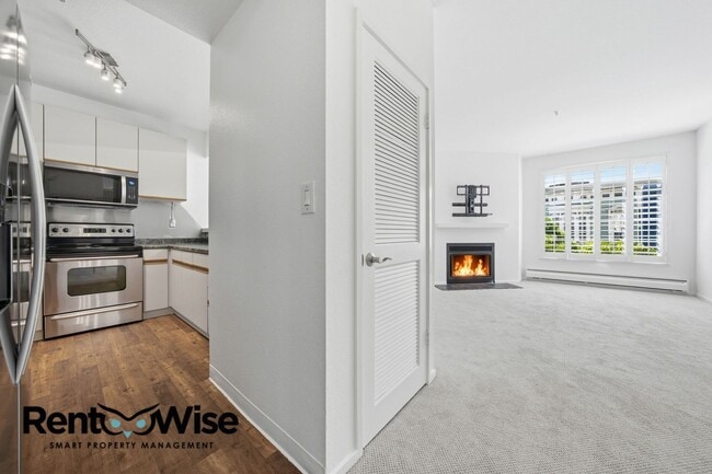 Building Photo - 2060 Sutter St