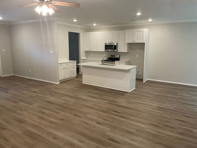 Building Photo - 409 Genesis Dr