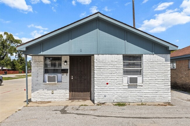 Building Photo - 5718 Pickfair St