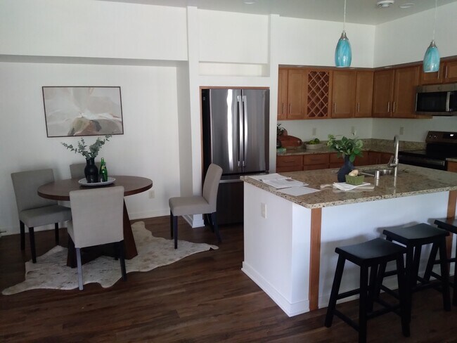 Building Photo - 2703 Pond Dr