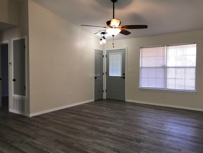 Building Photo - 113 Oak Terrace Dr