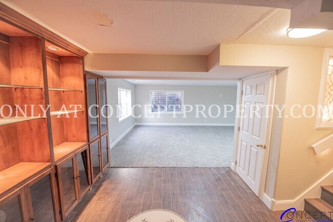 Building Photo - Attractive 4 Bed 3 Bathroom Home: Backing Park - 2 Car Garage