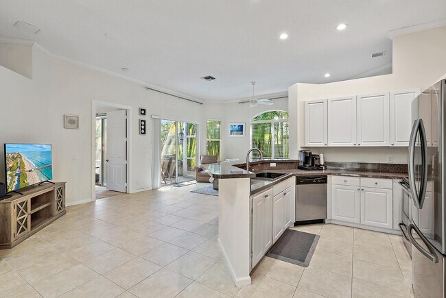 Building Photo - 7719 Azalea Ct