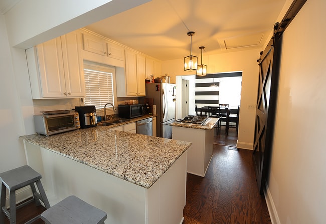 Building Photo - Updated ITB Home in Great Dixie Trail Loca...