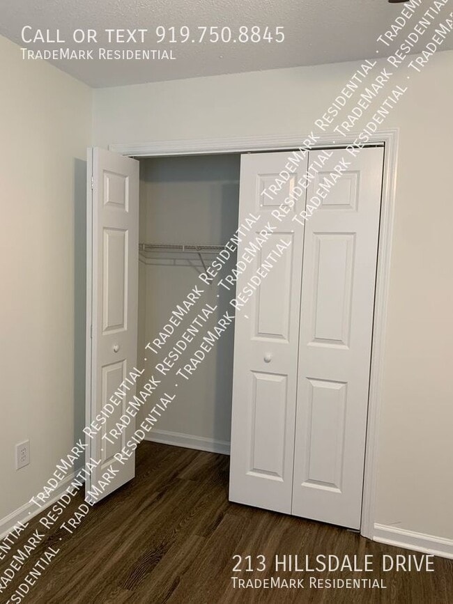 Building Photo - 213 Hillsdale Dr