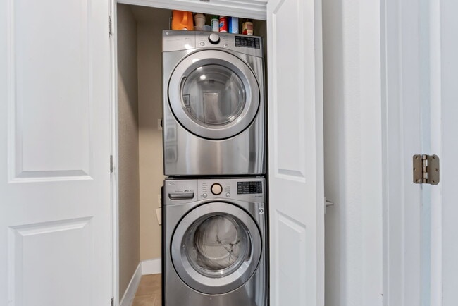 Building Photo - 3221 W Conejos Pl