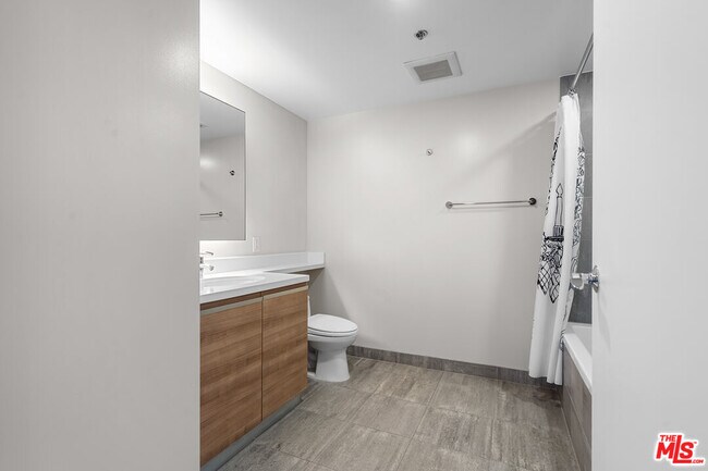 Building Photo - 3785 Wilshire Blvd
