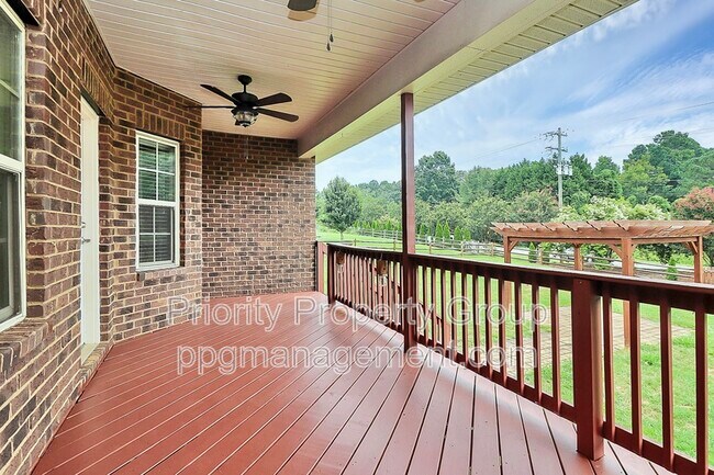 Building Photo - 141 Tall Fern Lp