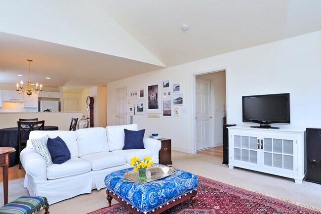 Building Photo - 185 Julia Ct