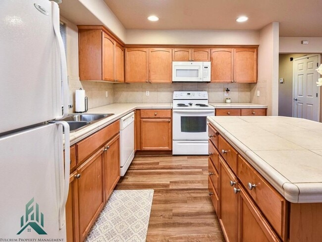 Building Photo - 3511 SE Midvale Dr