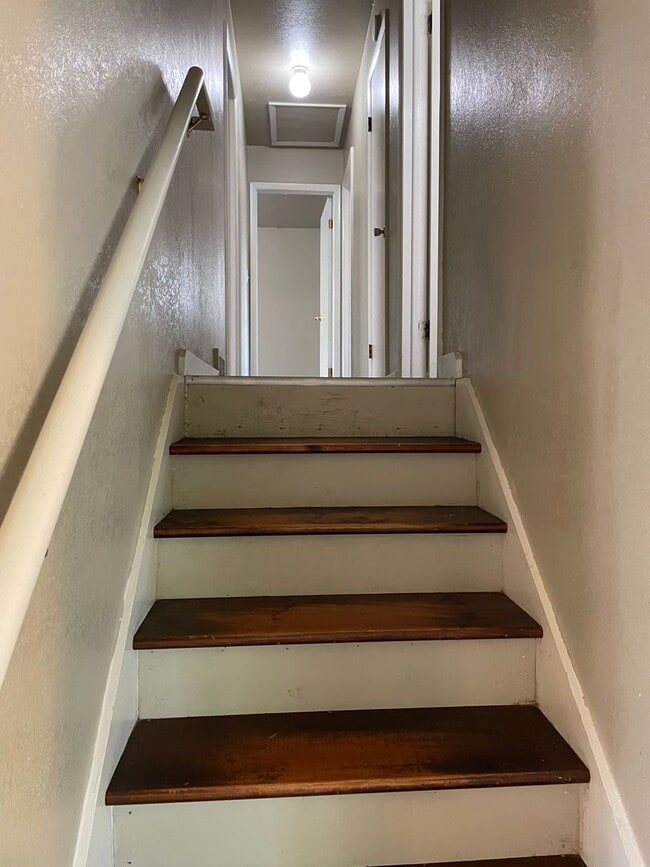 Building Photo - STUDENTS WELCOME! 5 Bedroom 3 Bathroom Single Family Home West Fort Collins