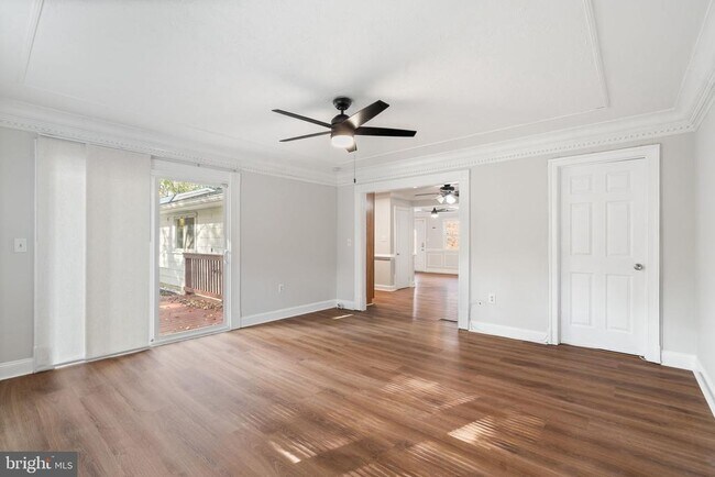 Building Photo - 4421 Kenwood Dr