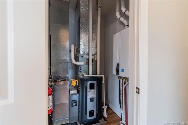 Building Photo - 192 Montauk Ave