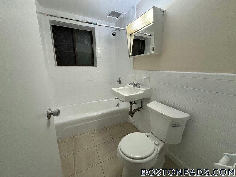 Building Photo - 15 Chester St