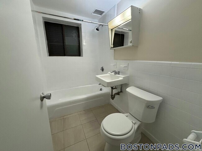 Building Photo - 15 Chester St