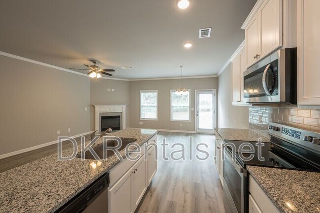 Building Photo - 3697 Acorn Dr