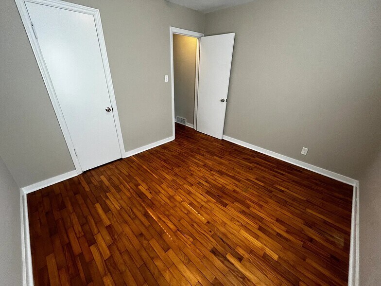 Building Photo - 418 W Lakewood Blvd