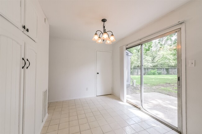 Building Photo - 2203 Riverford Dr