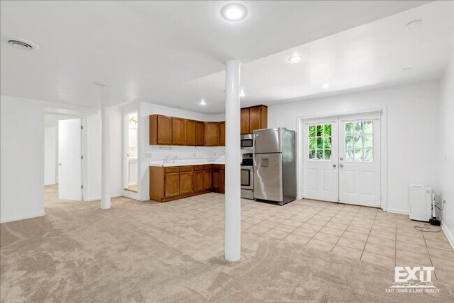 Building Photo - Amazing 4 Bedroom, 3 Bath Home With 2 Kitchens!