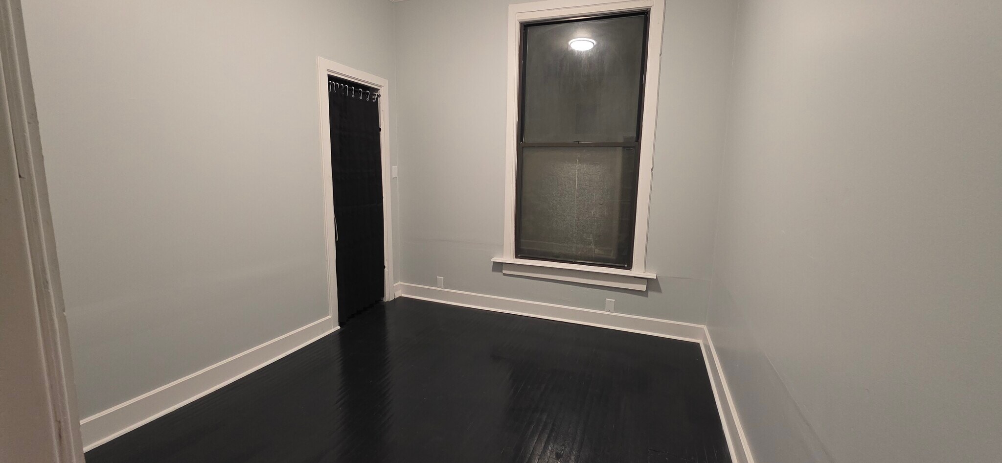 Bedroom 3 - 700 S Oakley Blvd