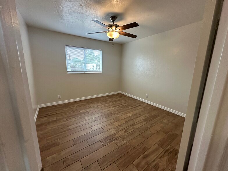 Building Photo - 539 S Gertrude Ave