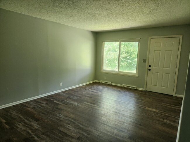 Building Photo - 5485 S Bethel Church Rd
