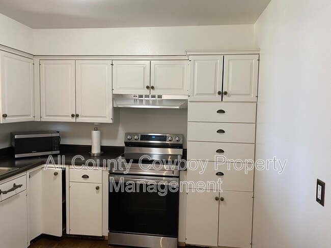 Building Photo - 1514 E Symons St