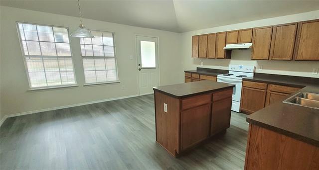 Building Photo - 8470 Goldfinch Way