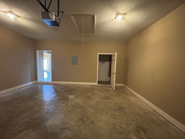 Building Photo - 5204 Easton Ln