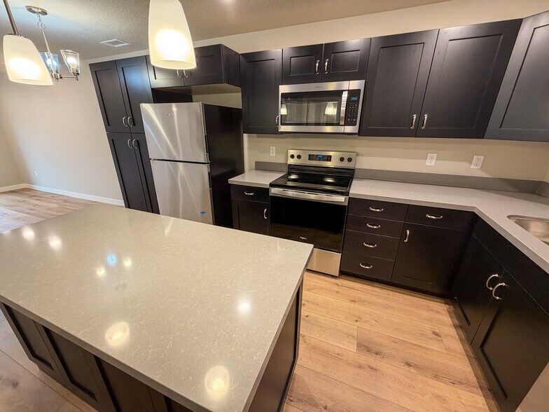 Building Photo - 1032 E 400 S