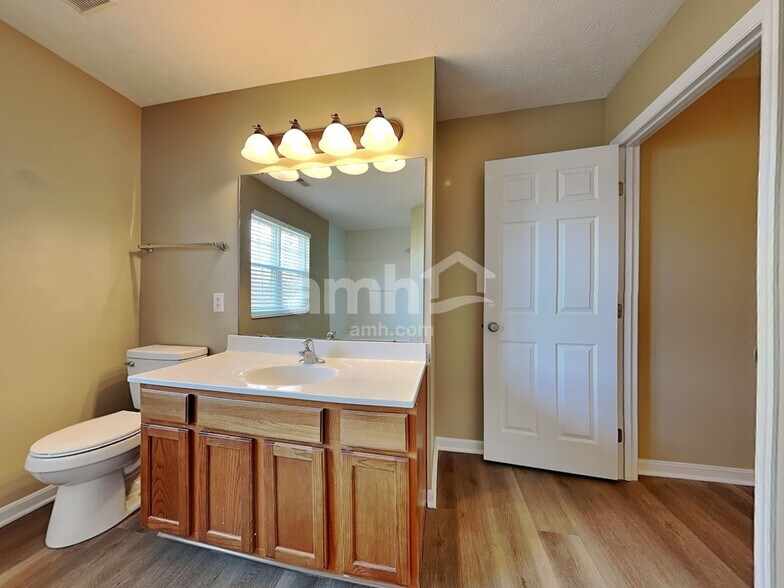 Building Photo - 1255 Arkansas Dr