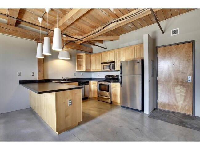 Building Photo - 127 5th St NE