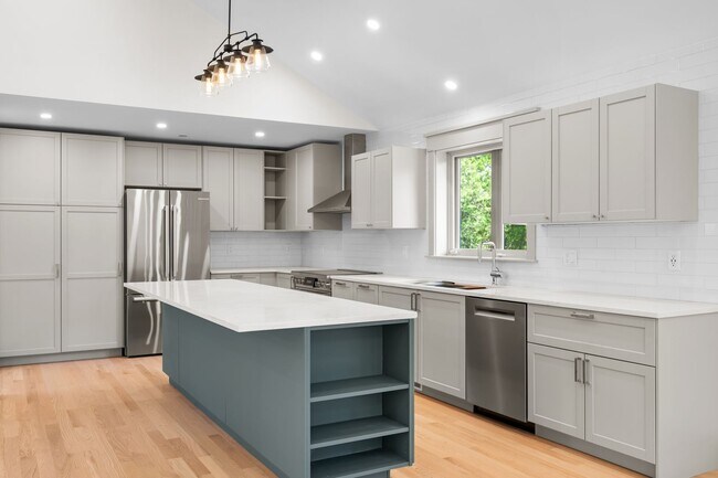 Building Photo - Modern Farmhouse 3 Bedroom 3.5 Barhroom