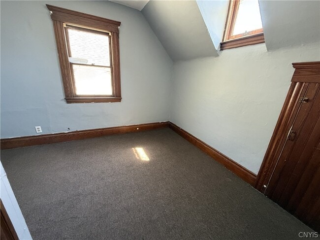 Building Photo - 154 Seeley Ave