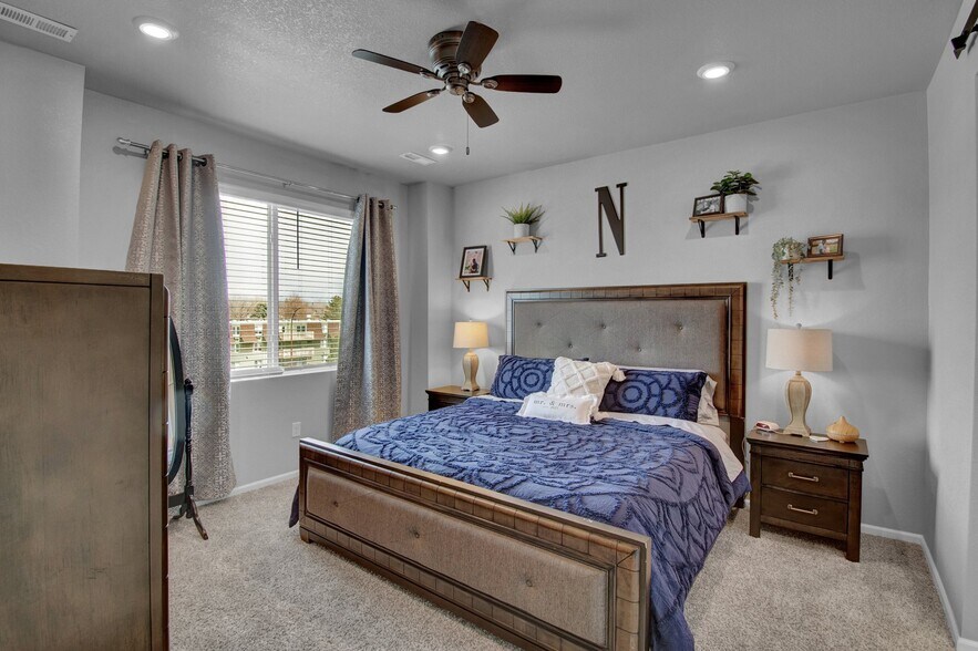 Building Photo - 12121 W 57th Dr