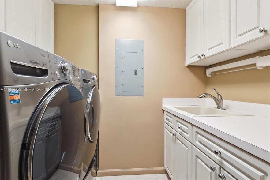 Building Photo - 6051 N Ocean Dr