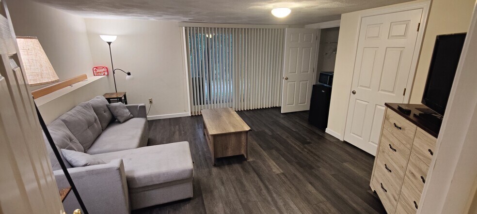 Building Photo - 23 Deer Path