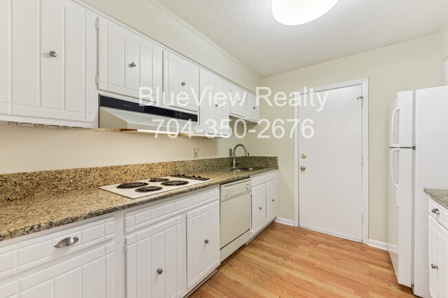 Building Photo - 4735 Hedgemore Dr
