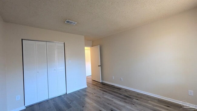 Building Photo - 6288 Hamilton Bridge Rd