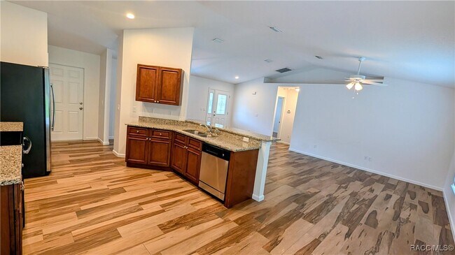 Building Photo - 1215 S Rock Crusher Rd