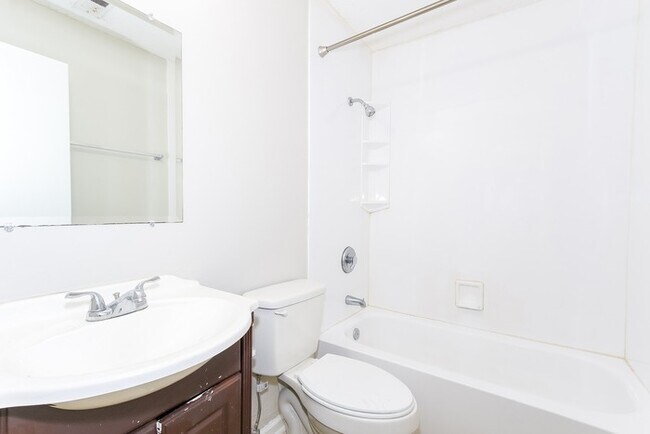 Building Photo - 3 Bedroom Augusta Gem!